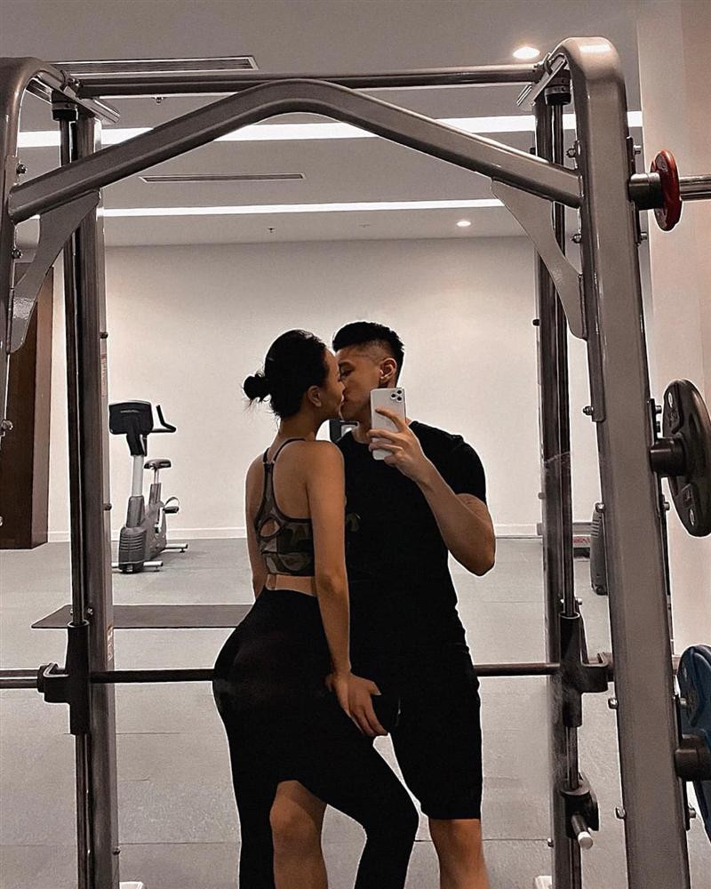 ề phần DJ Tít, cô có nhiều chia sẻ thể hiện niềm hạnh phúc bên người mới.