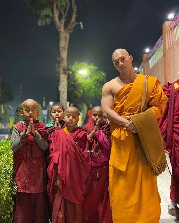 Chàng trai xuống tóc theo khóa tu gây xôn xao MXH ảnh 3