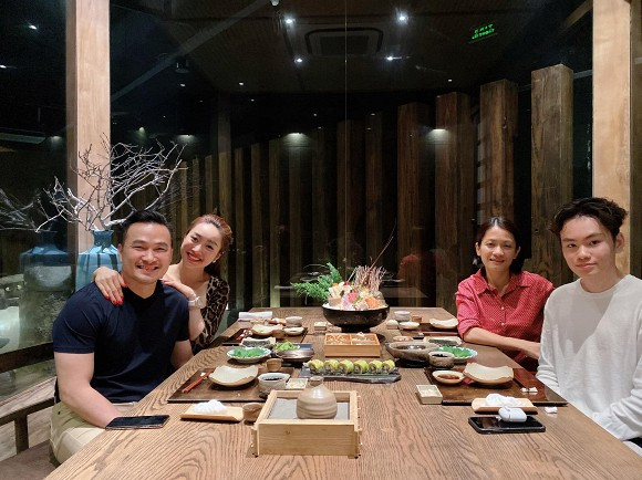 Ban gai Chi Bao phan tran tam anh 'dim hang' vo cu nam dien vien