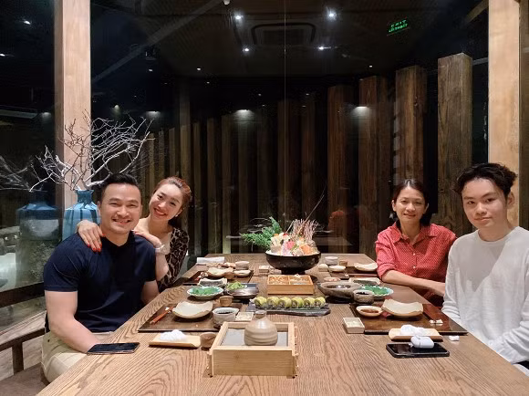 Ban gai Chi Bao phan tran tam anh 'dim hang' vo cu nam dien vien