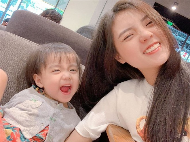Cuộc sống của hot girl Lâm Á Hân ra sao sau 2 năm ly hôn ảnh 2