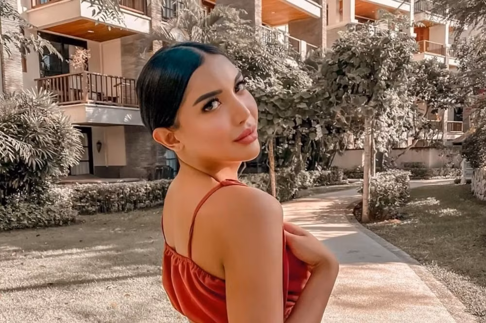 Nguoi mau chuyen gioi bi giam o buong giam danh cho nam