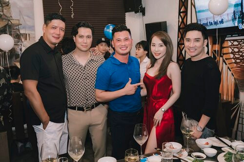 Viet Anh lai bi che 'dieu nhu ba thim' voi toc uon xoan-Hinh-2