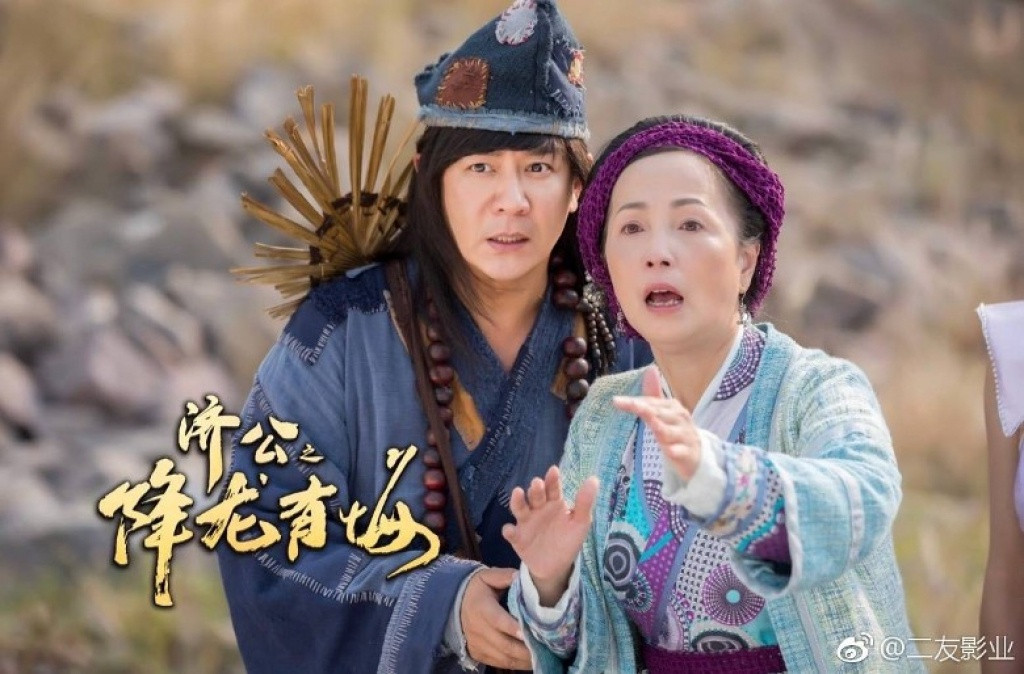 Theo Sohu, chỉ trong 3 năm Bắc tiến, Trần Hạo Dân tham gia đến 17 bộ phim lớn nhỏ khác nhau. Đây được xem là con số không tưởng đối với nhiều diễn viên vì cường độ làm vô cùng khủng khiếp. Tuy nhiên, đa số những dự án anh góp mặt đều bị "ném đá" vì chất lượng kém. Bên cạnh đó, nam diễn viên còn bị mỉa mai là "ăn mày dĩ vãng" vì cứ liên tục nhận lời đóng vai Tế Công trên màn ảnh. "Dăm ba bữa nửa tháng lại thấy Trần Hạo Dân đóng Tế Điên. Anh không chán người xem chúng tôi cũng thấy nhàm", cư dân mạng bình luận dưới bài đăng của Sina.