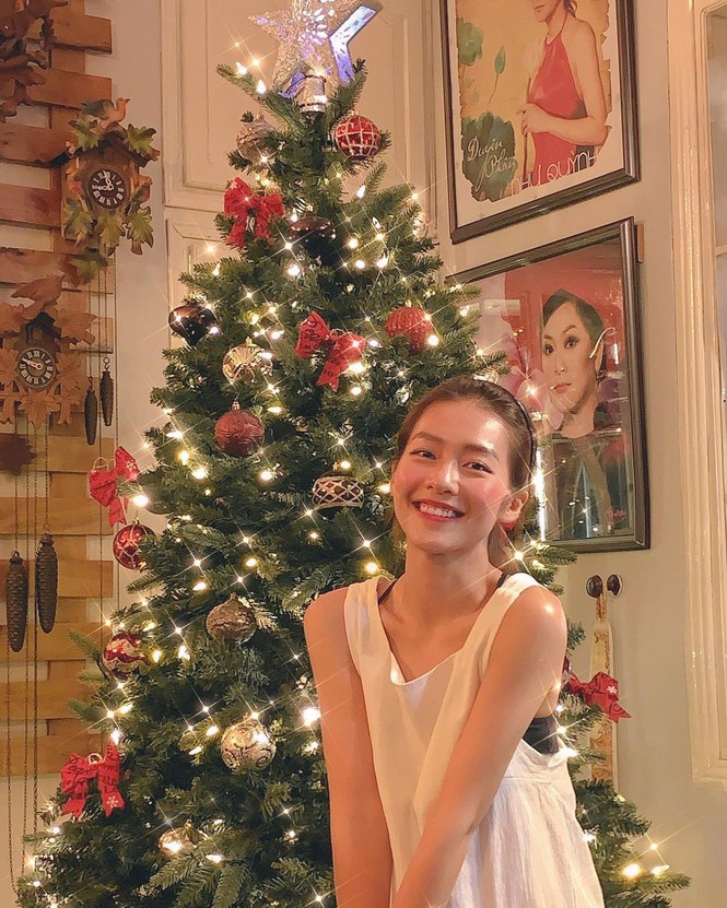 ##s###Diễn viên Khả Ngân duyên dáng xinh đẹp mừng Noel