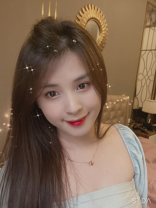 Nữ streamer Thảo Nari khoe 'tâm hồn' gợi cảm ngay trên sóng ảnh 8 Nữ streamer Thảo Nari khoe 'tâm hồn' gợi cảm ngay trên sóng ảnh 8