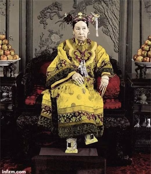 Nhân vật sở hữu khối "tiền chùa" khủng nhất lịch sử Thanh triều ảnh 2