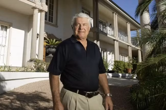 Có kho tiền, đại gia vẫn quyết không giảm giá cho khách thuê nhà - Hình 3 Co kho tien, dai gia van quyet khong giam gia cho khach thue nha-Hinh-3