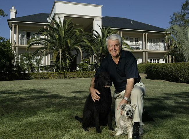 Có kho tiền, đại gia vẫn quyết không giảm giá cho khách thuê nhà - Hình 2 Co kho tien, dai gia van quyet khong giam gia cho khach thue nha-Hinh-2