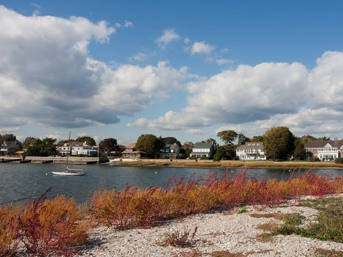 Nha giau Au - My giau viec bi nhiem COVID-19 vi so su ky thi-Hinh-2