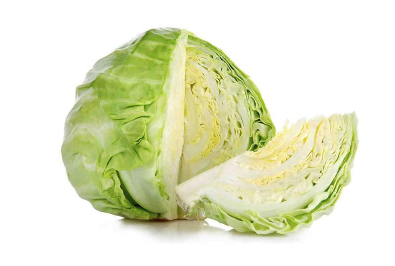 Có vẻ bất ngờ nhưng bắp cải chính là một trong những loại rau mà chuyên gia dinh dưỡng Tracy Lesht khuyên không nên luộc. Trong bắp cải có chứa lượng vitamin cao hơn nhiều so với các loại rau củ khác như cà rốt, khoai tây, hành tây.