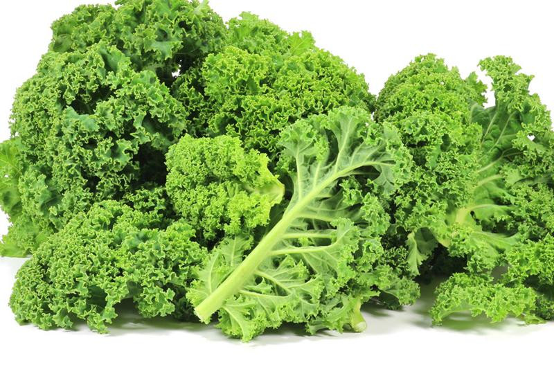 Cải xoăn là một trong những loại thực phẩm lành mạnh nhất. Nhờ chứa nhiều vitamin, khoáng chất và dưỡng chất thực vật, loại rau xanh này nên được đưa vào chế độ ăn của bạn.