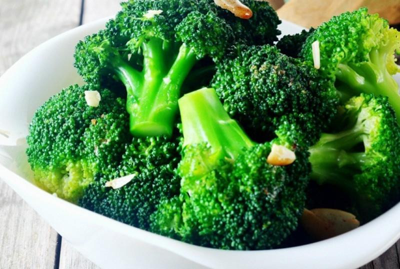 Hơn nữa, súp lơ chứa một lượng lớn vitamin chống oxy hóa khác, vitamin A. Cùng với các vitamin pro khác như beta-carotene, alpha-carotene và zeaxanthin, vitamin A.