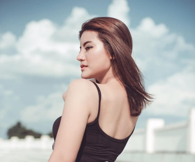 "Tôi cảm thấy khoảng thời gian trước khi giảm cân không phải là quá khứ tồi tệ của mình. Nó giúp tôi hiểu rõ hơn về suy nghĩ và thái độ của mọi người. Từ những lời chê bai, tôi có thêm động lực để cải thiện hình thể, tôi hài lòng với cơ thể của mình hiện tại", cô bày tỏ.