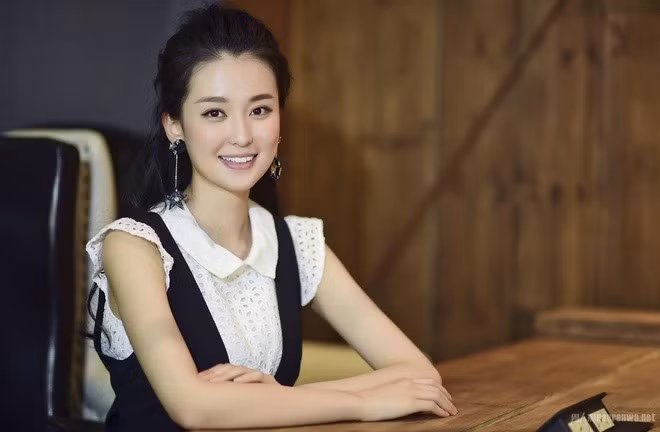 Cuoc song cua my nhan giau co bac nhat lang giai tri Hoa ngu