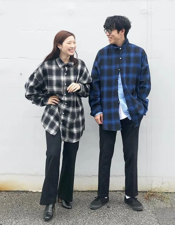 Thực tế, bạn chỉ cần chú ý về màu sắc, chất liệu và kiểu dáng đã có thể tạo ra được nhiều bộ trang phục hoàn hảo. Những cách phối trên đây không nhất thiết phải áp dụng với nửa kia của mình. Bạn cũng có thể học hỏi và thử nghiệm với bạn thân hoặc anh chị em trong gia đình. Ảnh: GirlStyle.