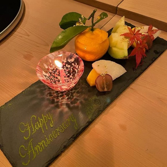 Trước đó, trên trang cá nhân, Tăng Thanh Hà cũng gửi lời cực tình cho Louis Nguyễn. Người đẹp viết: "November 4th - A day I will always remember. 8 years of marriage and still counting. I love you" (Tạm dịch: 4/11 là một ngày em luôn ghi nhớ. 8 năm chung sống và sẽ còn đếm từng ngày bên nhau. Em yêu anh!) 