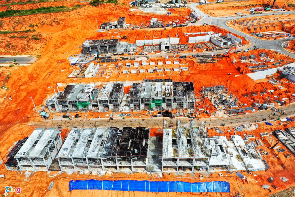 Đây là tổ hợp dịch vụ du lịch, nghỉ dưỡng với đa dạng sản phẩm gồm nhà phố, nhà phố thương mại, biệt thự song lập, biệt thự đơn lập và condotel.