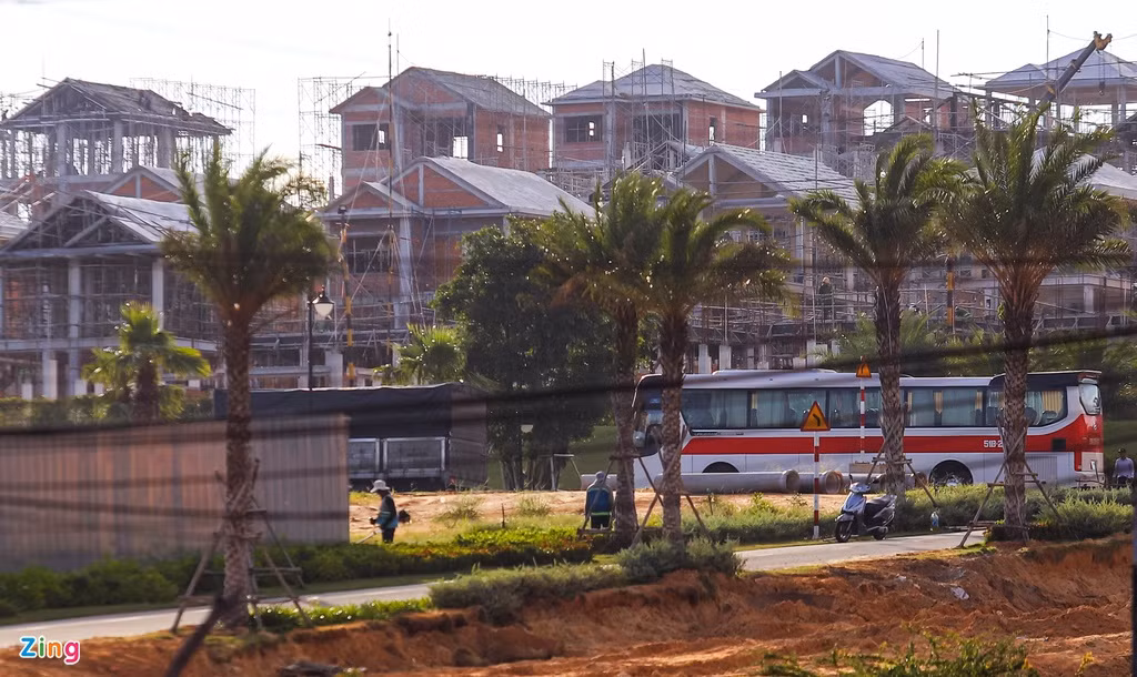 Chia sẻ với Zing, đại diện Sở Văn hóa Thể thao và Du lịch tỉnh Bình Thuận cho biết, sự phát triển nhộn nhịp của thị trường bất động sản nghỉ dưỡng thời gian qua đã phần nào tiếp thêm kỳ vọng cho ngành du lịch địa phương, đặc biệt sau cú đánh bồi của đại dịch Covid-19. Trong đó, NovaWorld được xem là cú hích cho du lịch phía nam TP Phan Thiết, còn NovaHills, SummerLand và các tổ hợp du lịch nghỉ dưỡng khác sẽ đẩy mạnh hoạt động du lịch phía bắc.