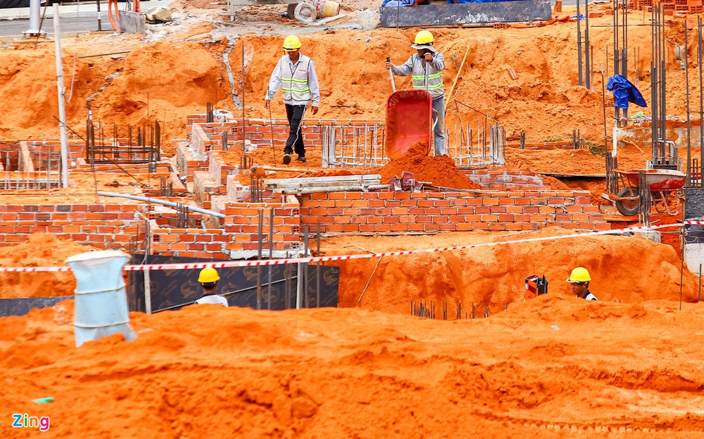 Một năm sau khởi công, dự án đã xong hạ tầng cơ bản, hiện tiếp tục thi công khu vực nhà phố, shophouse và các khu tiện ích.