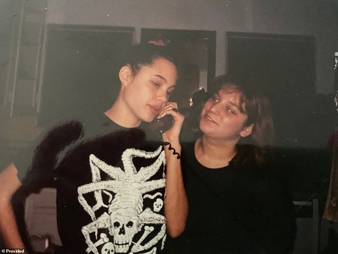 Anh thoi tre chua tung duoc tiet lo cua Angelina Jolie-Hinh-9