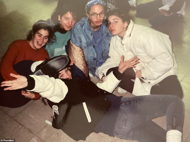 Anh thoi tre chua tung duoc tiet lo cua Angelina Jolie-Hinh-8