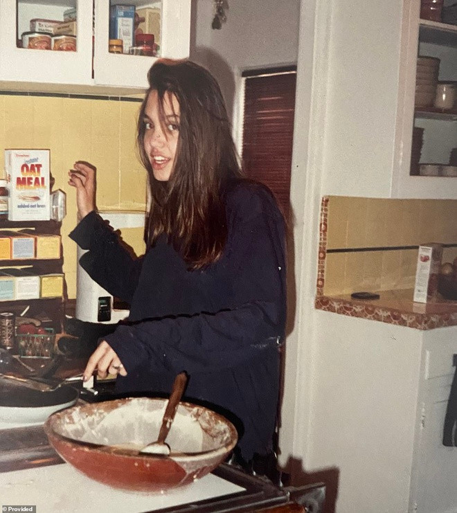 Anh thoi tre chua tung duoc tiet lo cua Angelina Jolie-Hinh-2