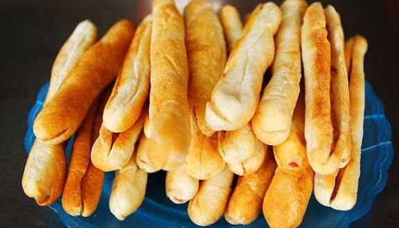 Ban het 700 banh my, 5.000 bong hong, yen tam nghi chong dich