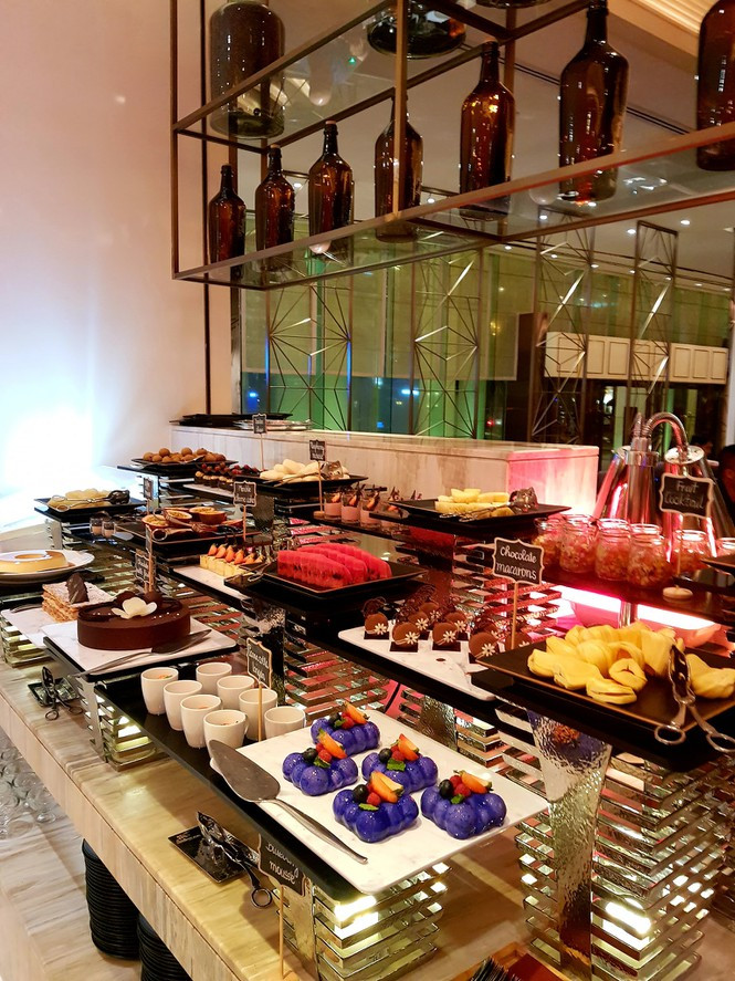 Không hài lòng buffet 1,4 triệu, thanh niên bị giễu “tự khoe cái dốt“ - Hình 2 Khong hai long buffet 1,4 trieu, thanh nien bi gieu “tu khoe cai dot“-Hinh-2