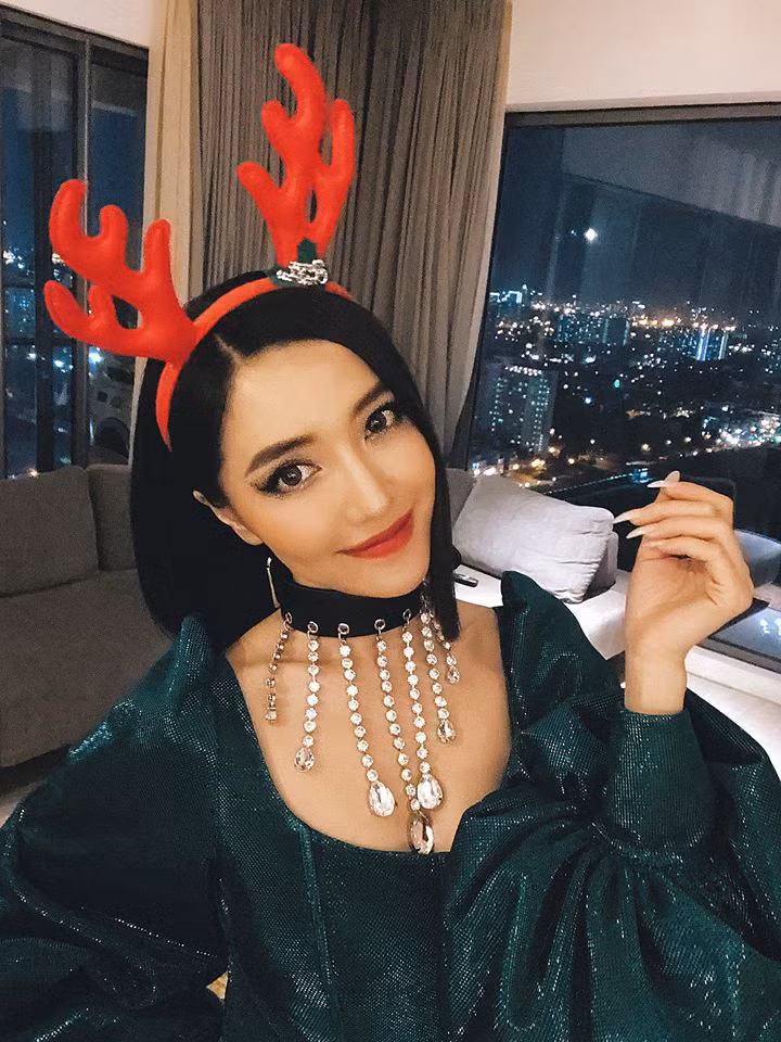 Nữ ca sĩ có ngoại hình sáng sân khấu, vóc dáng gợi cảm, đôi chân dài thon gọn. So với thời điểm thi Vietnam Idol, Bích Phương khen ngày càng xinh đẹp và lôi cuốn. Mới đây, giọng ca sinh năm 1989 thừa nhận cô chỉnh sửa cằm và mũi. Nhiều khán giả nhận xét sự lột xác của nữ ca sĩ góp phần giúp cô nổi tiếng hơn. Gần đây, nữ ca sĩ tự tin khoe body trong những trang phục quyến rũ, táo bạo.