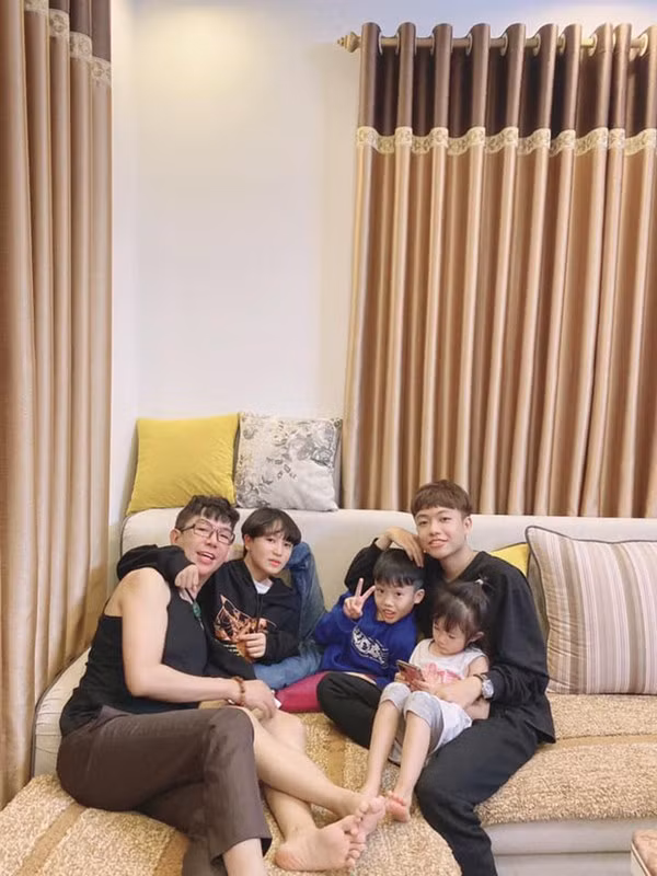 Long Nhat khoe quy tu dau long nay da 20 tuoi-Hinh-2