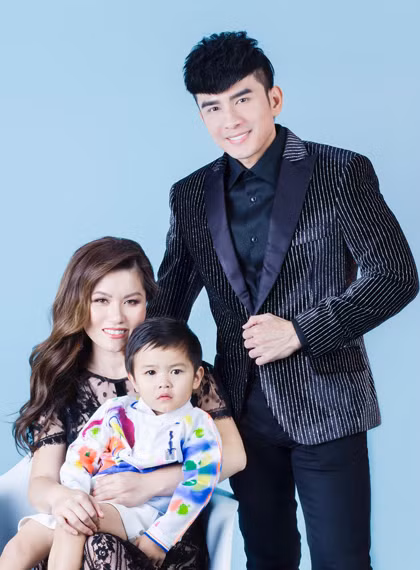 Sao nam Vbiz lay vo sinh con van bi nghi ngo 'bong kin'-Hinh-3