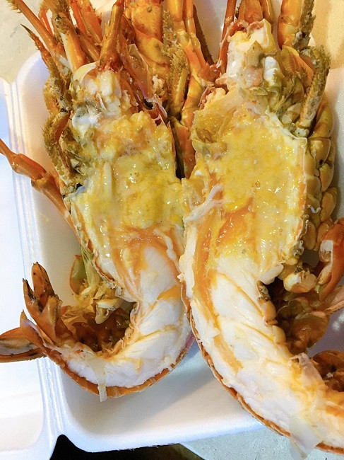 Mua tom hum, ta hoa thay mieng trang dai nhu cao su-Hinh-4