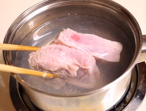 Thói quen khi chế biến thịt lợn đang "âm thầm giết dần" cả gia đình Thoi quen khi che bien thit lon dang