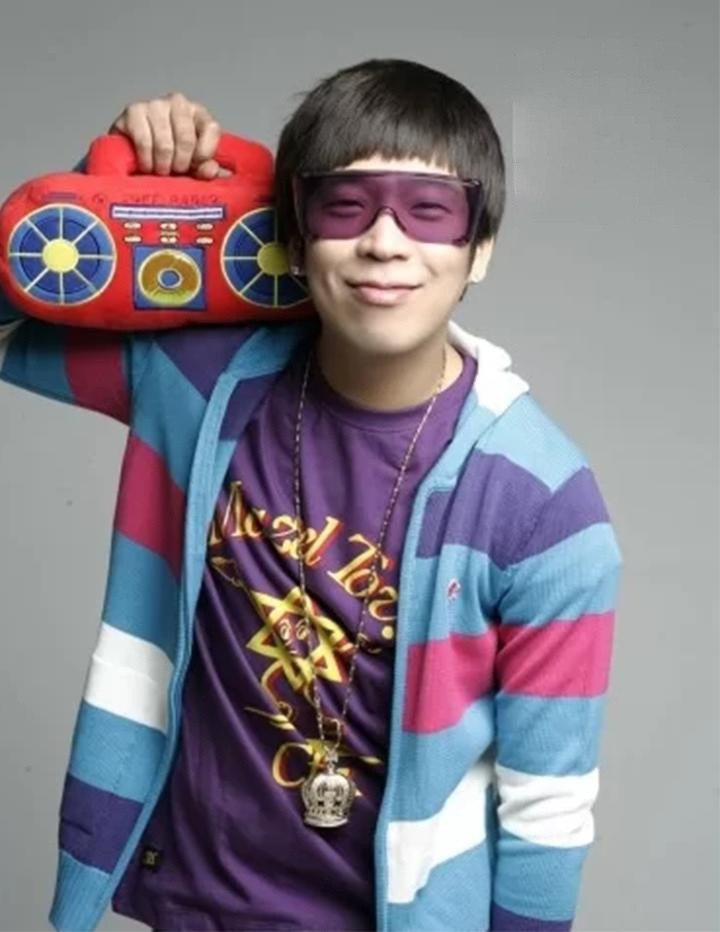 Nam ca si nho rang de tron nghia vu quan su gio ra sao?-Hinh-2