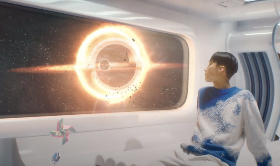 Bên cạnh đó, nhiều người đặt ra giả thuyết Chúng ta của hiện tại chỉ là phần mở đầu, Sơn Tùng sẽ ra mắt phần tiếp theo của MV trong thời gian tới. Giả thuyết xuất phát từ chi tiết nam ca sĩ độc thoại "Kiếp trước, kiếp sau, chúng ta là gì của nhau" trong khi rơi xuống vực, và cuối MV, Sơn Tùng tỉnh dậy trong không gian giống tàu vũ trụ, bên cạnh có thêm chiếc chong chóng - tương tự món quà anh tặng cho Hải Tú trong quá khứ.