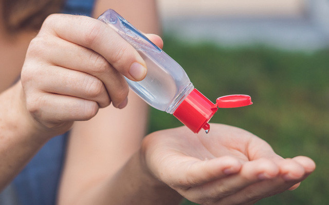 Cách chọn nước rửa tay khô an toàn và hiệu quả nhất chặn dịch bệnh Cach chon nuoc rua tay kho an toan va hieu qua nhat chan dich benh