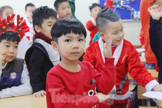 Một ngày bận rộn của ông già Noel trong dịp lễ Giáng Sinh - Hình 8 Mot ngay ban ron cua ong gia Noel trong dip le Giang Sinh-Hinh-8