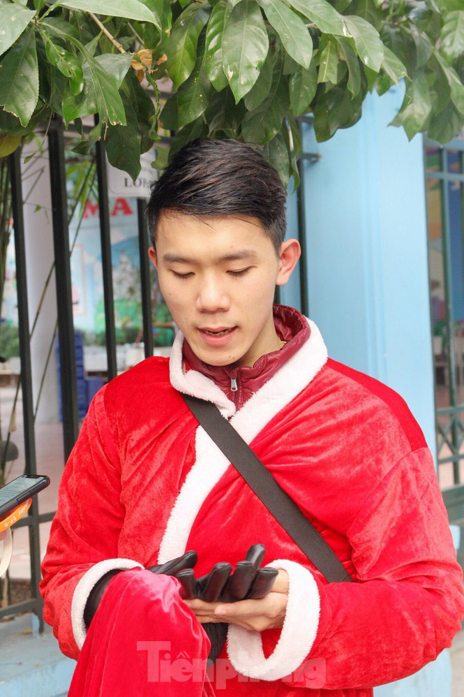 Một ngày bận rộn của ông già Noel trong dịp lễ Giáng Sinh - Hình 10 Mot ngay ban ron cua ong gia Noel trong dip le Giang Sinh-Hinh-10