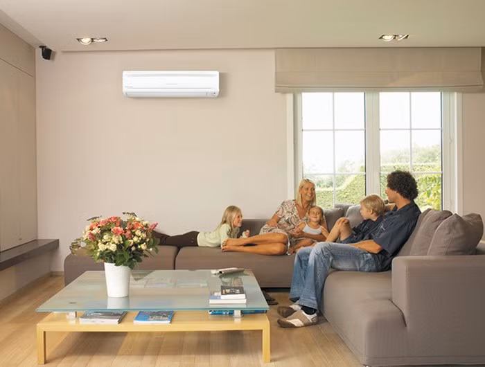 Trong môi trường điều hòa, các cửa phòng đều được đóng kín, không có sự lưu thông không khí trong lành mà thay vào đó là sự tuần hoàn "cưỡng bức" không khí do máy điều hòa tạo nên sẽ tạo điều kiện thuận lợi cho virus lây lan truyền từ người này sang người khác