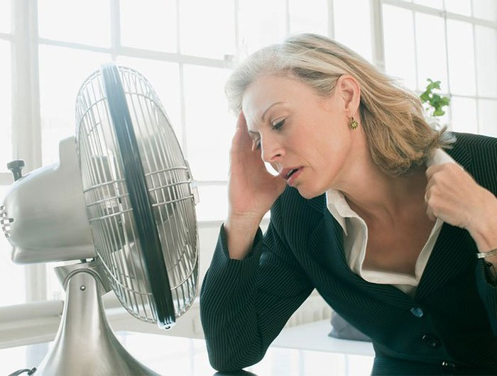 Nhiều người cũng có thói quen sử dụng quạt khi cơ thể đổ mồ hôi vì vận động mạnh, đi dưới trời nắng về... Điều này cực kỳ nguy hiểm cho sức khỏe của bạn