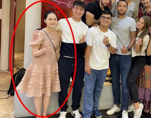 Duy Manh dang anh ben Quynh Anh va khang dinh tinh cam ben chat