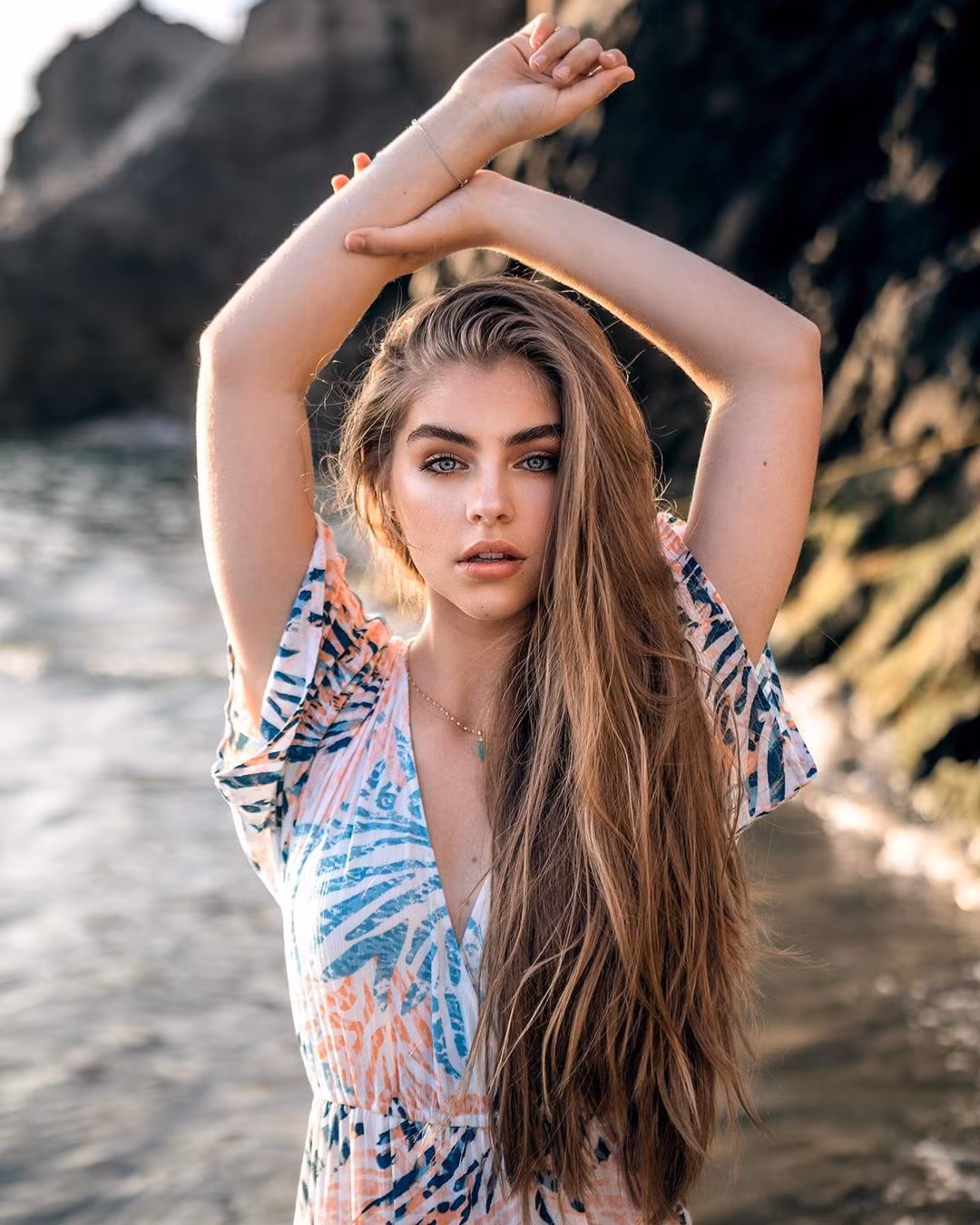 Được nhận xét có khí chất riêng, đậm chất ma mị, Weber năm 15 tuổi là cái tên được nhiều ông lớn chọn mặt gửi vàng, đặc biệt là những nhãn hàng thời trang trẻ như H&amp;M, Old Navy, Levi’s... Năm 2019, Weber lọt vào danh sách "100 gương mặt đẹp nhất thế giới" do tạp chí TC Candler công bố.