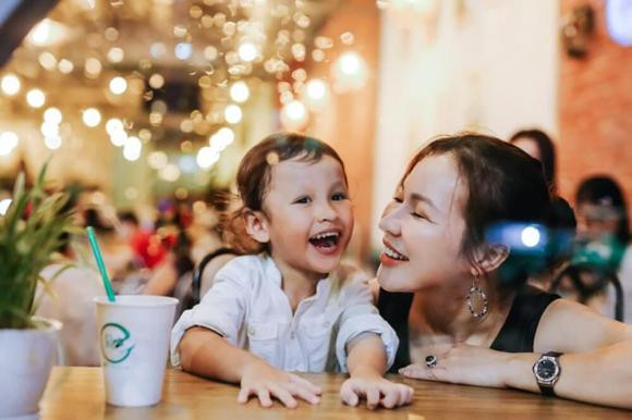 He lo chan dung 2 con rieng cua vo Quy Binh-Hinh-17