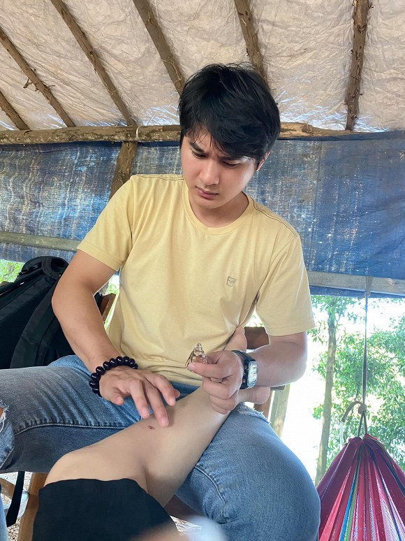 Thao Trang cung chong kem tuoi dua gion cuc lay ngay phim truong-Hinh-6