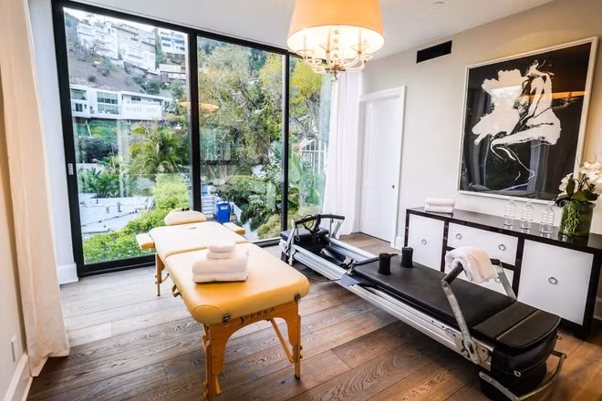 Tiện thích thư giãn nổi bật nhất trong căn biệt thự là khu vực massage nằm trên tầng 3.