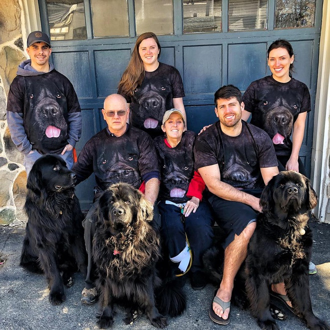 Ý tưởng thành lập tổ chức động vật trị liệu của Mackenzie bắt nguồn từ chính câu chuyện của cô. Năm 2018, mẹ Mackenzie, bà Diedre, được chẩn đoán mắc bệnh ung thư ruột kết giai đoạn 4 và qua đời không lâu sau đó. Mackenzie nói chính 7 chú chó cô nhận nuôi lúc đó đã giúp cô vượt qua nỗi đau mất mát người thân. "Nếu không có chúng, tôi chỉ nằm yên trên giường sau khi mẹ qua đời. Chính những người bạn 4 chân đã mang lại nụ cười cho tôi", 9X nói với Inquirer.