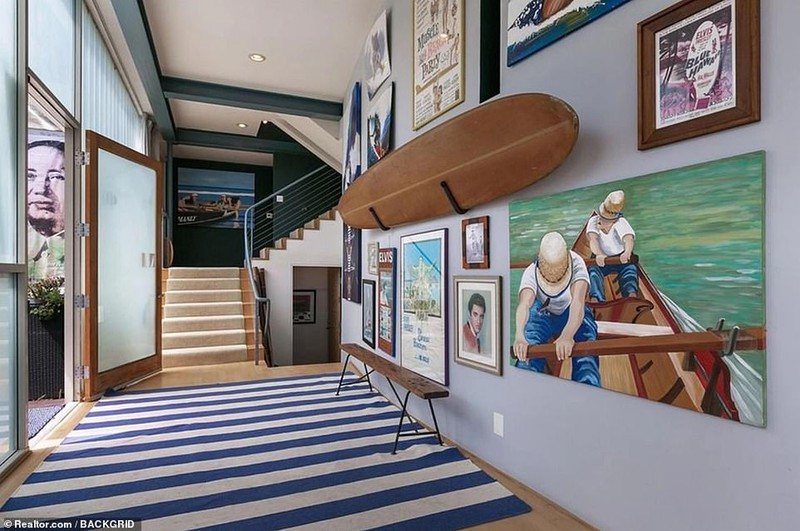 Hàng lang vào nhà mang đậm phong cách đại dương.