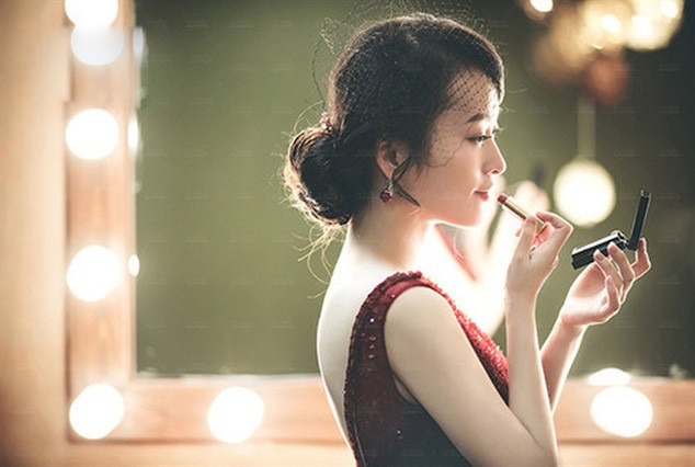 Chê vợ xấu, chồng lo sốt vó khi vợ bất ngờ tân trang nhan sắc Che vo xau, chong lo sot vo khi vo bat ngo tan trang nhan sac