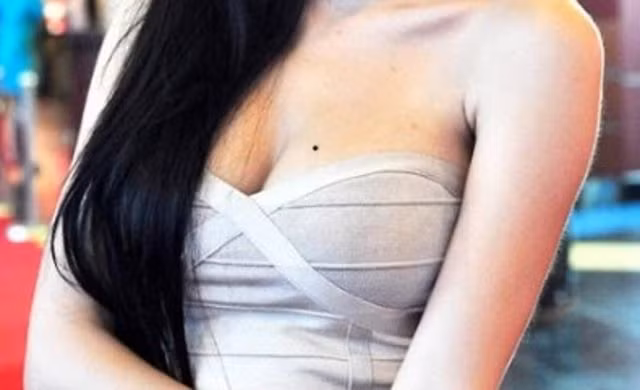 Nốt ruồi trên ngực nữ giới mang tới cung tài lộc vàng son Not ruoi tren nguc nu gioi mang toi cung tai loc vang son